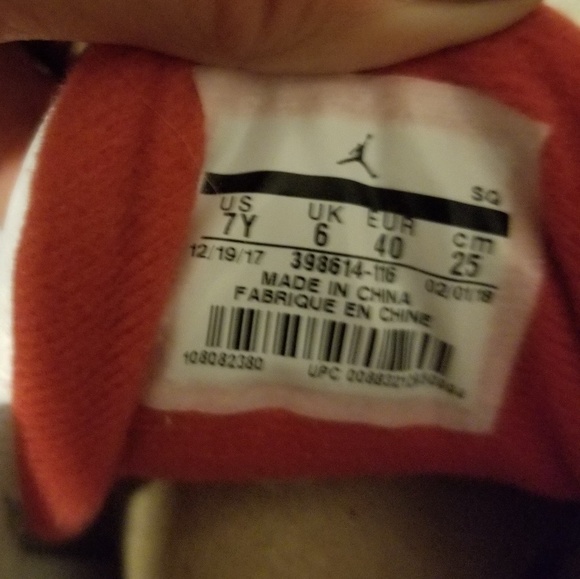 Air Jordans retro 3 (youth) - Picture 2 of 5